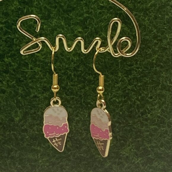 Ice Cream Cone, Ice Cream Earring, Funny Food Earring, Silly Earring, Gift Idea - Picture 5 of 5